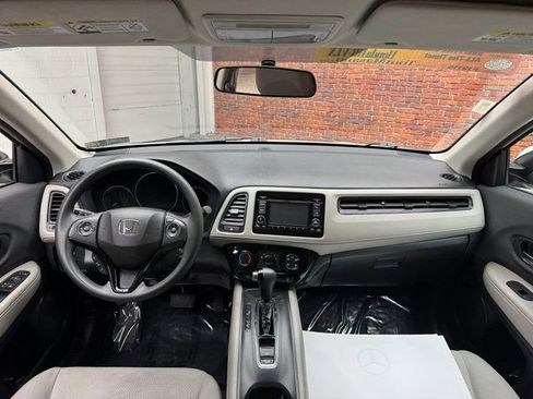 Used 2022 Honda HR-V LX image 13