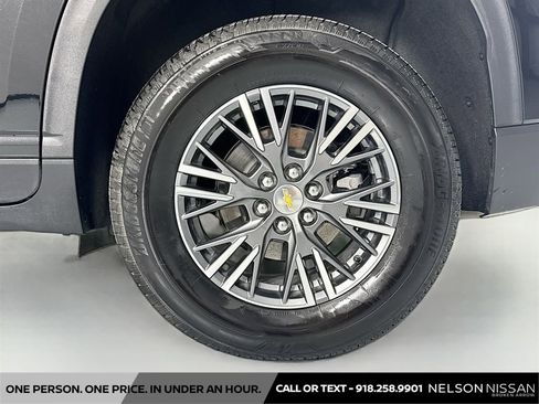Used 2026 Chevrolet Traverse LT AWD/4WD image 32