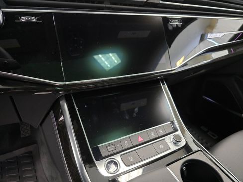 Used 2025 Audi Q8 Premium Plus w/ Premium Plus Package image 15