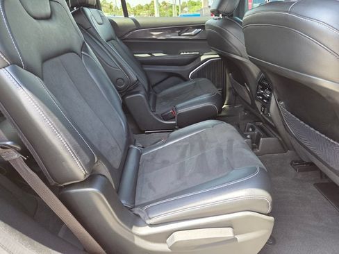 Used 2022 Jeep Grand Cherokee L Laredo RWD image 17