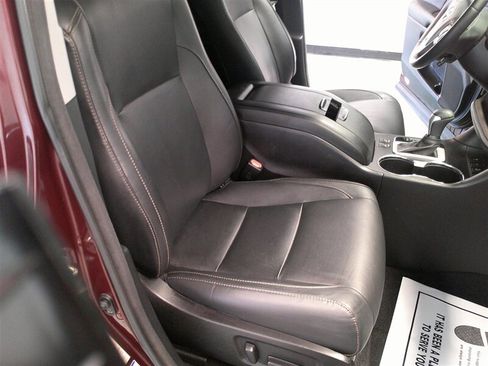 Used 2017 Toyota Highlander XLE image 25