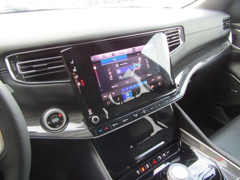 Used 2022 Jeep Wagoneer Series III w/ Flexible Seating Group image 31