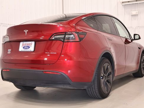 Used 2025 Tesla Model Y Long Range AWD/4WD image 9