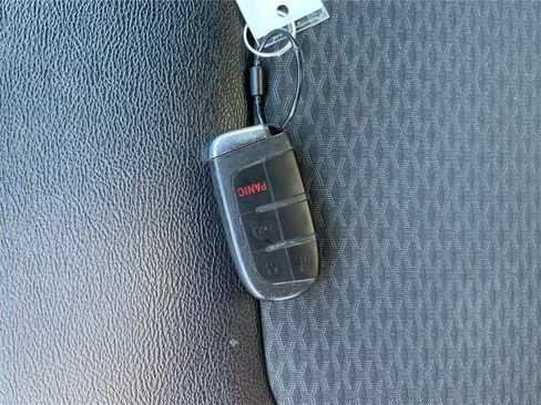 Used 2024 Jeep Compass Latitude AWD/4WD image 35