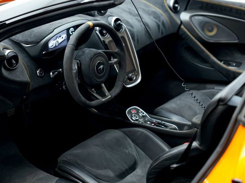 Used 2020 McLaren 600LT Spider image 15