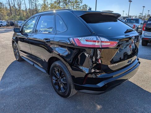 Certified 2022 Ford Edge SE w/ Black Appearance Package image 6