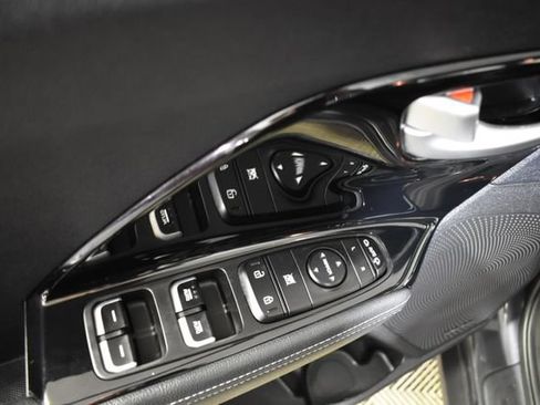 Used 2018 Kia Niro EX w/ EX Touring Graphite Edition FWD image 8
