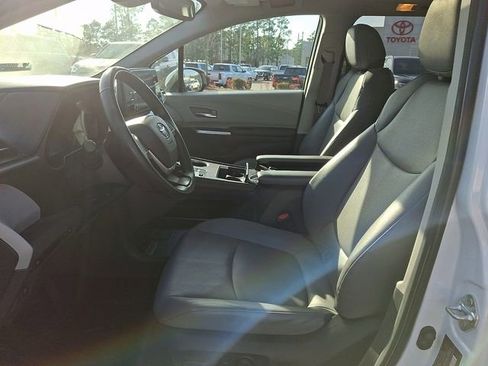 Used 2024 Toyota Sienna XLE image 13