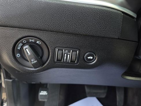 Used 2019 Dodge Charger SXT w/ Cold Weather Package image 15