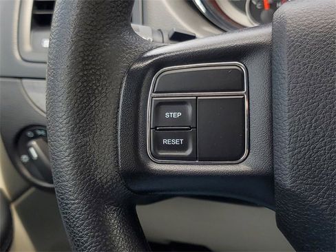 Used 2019 Dodge Grand Caravan SE image 18