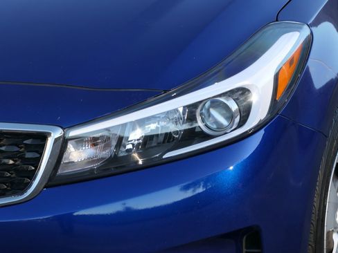 Used 2017 Kia Forte LX w/ LX Popular Package image 9