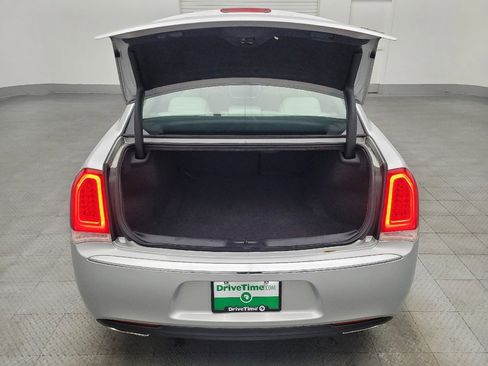 Used 2020 Chrysler 300 Touring image 29