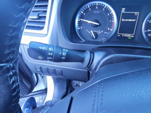 Used 2018 Toyota Highlander XLE image 13