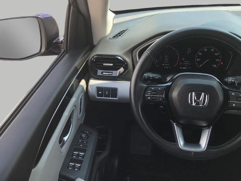 Used 2025 Honda Pilot EX-L image 10