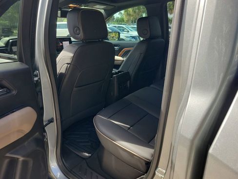 Used 2025 GMC Canyon Denali AWD/4WD image 9