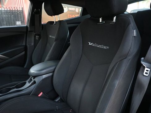 Used 2017 Hyundai Veloster image 16