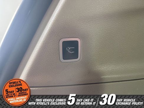 Used 2023 Chrysler Pacifica Touring-L image 8