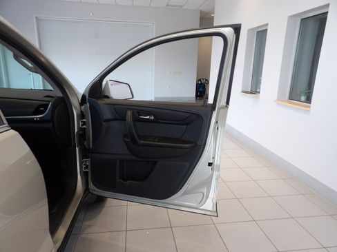 Used 2016 Chevrolet Traverse LT w/ Style and Technology Package AWD/4WD image 22