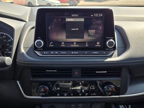 Used 2025 Nissan Rogue SV FWD image 12