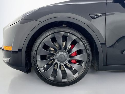 Used 2023 Tesla Model Y Performance image 9