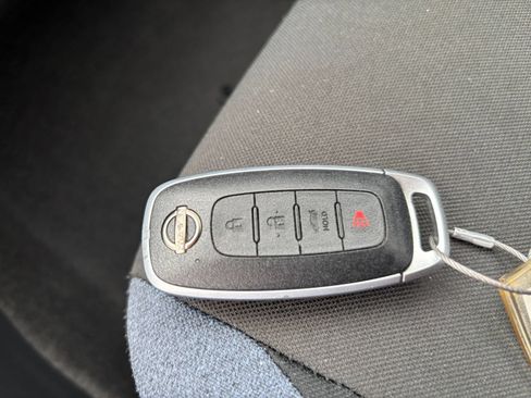 Used 2025 Nissan Versa SV FWD image 22
