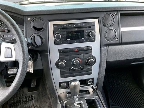 Used 2008 Jeep Commander Sport AWD/4WD image 9
