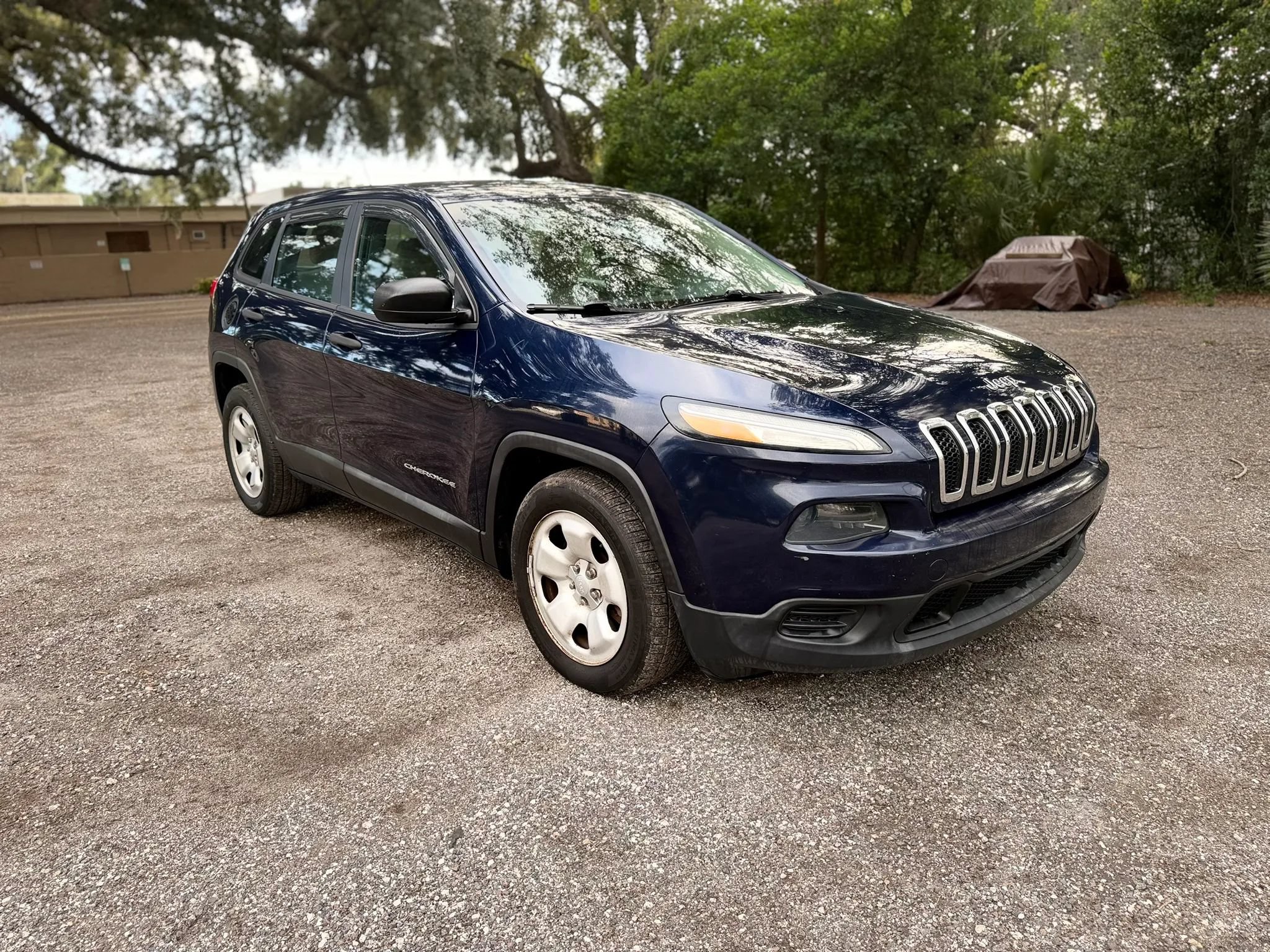 Used 2015 Jeep Cherokee Sport FWD image 1