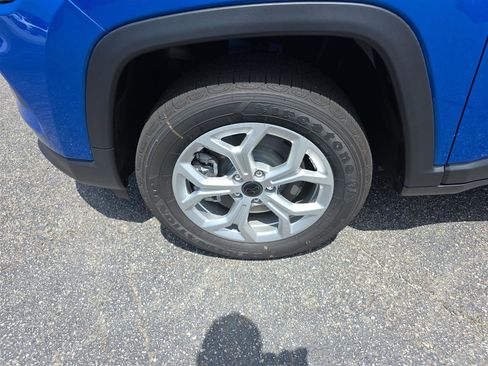 New 2025 Jeep Compass Sport image 7