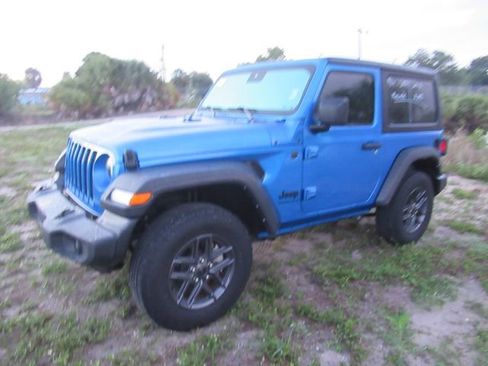Used 2024 Jeep Wrangler Sport AWD/4WD image 3