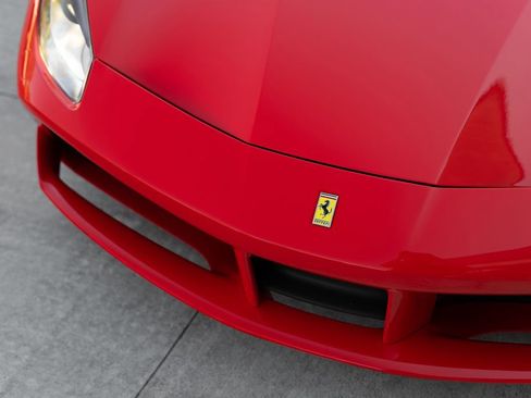 Used 2017 Ferrari 488 GTB RWD image 3