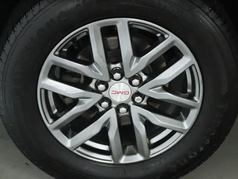 Used 2019 GMC Acadia SLT AWD/4WD image 12