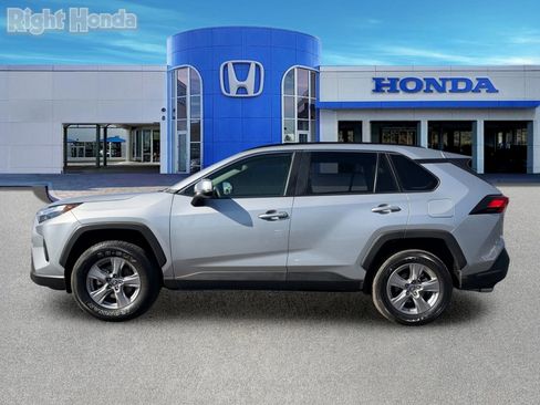 Used 2025 Toyota RAV4 XLE AWD/4WD image 3