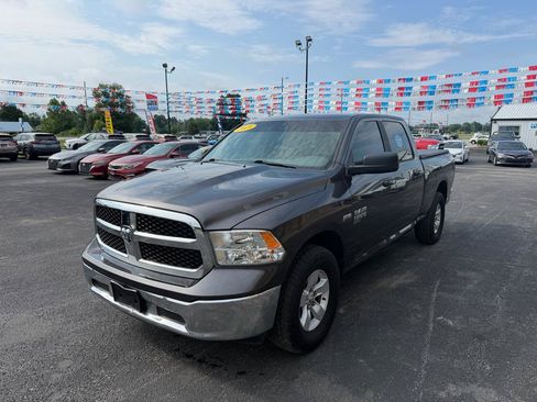 Used 2019 RAM 1500 Classic SLT AWD/4WD image 9
