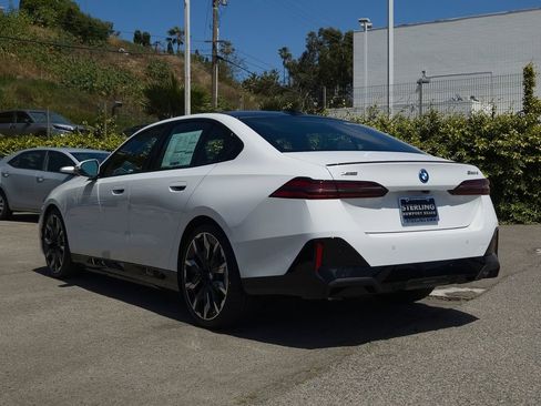New 2026 BMW 550e xDrive w/ Premium Package AWD/4WD image 17