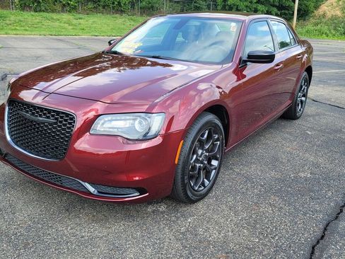 Used 2021 Chrysler 300 Touring w/ Sport Appearance Package AWD/4WD image 5