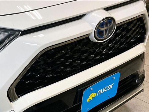 Used 2023 Toyota RAV4 SE image 32