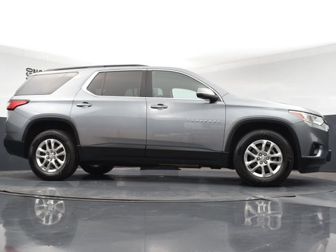 Used 2021 Chevrolet Traverse LT image 36