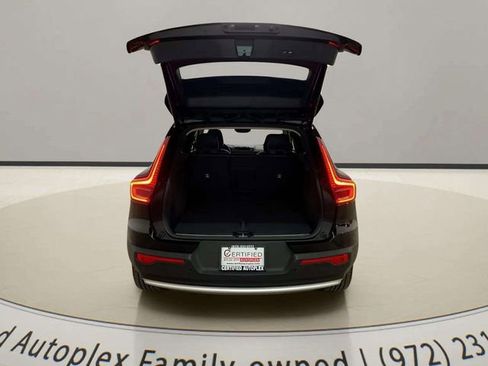 Used 2025 Volvo XC40 B5 Plus image 7