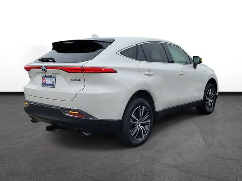 Used 2021 Toyota Venza LE w/ Carpet Mat Package (TMS) image 4