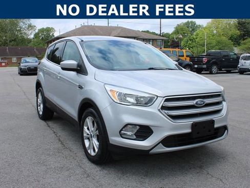 Used 2017 Ford Escape SE FWD image 2
