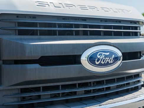 Used 2017 Ford F550 4x4 SuperCab Super Duty image 18