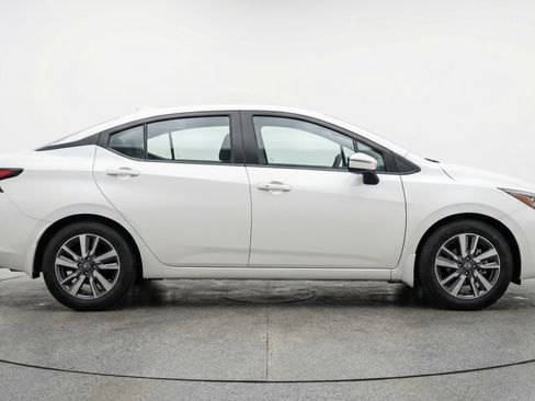 Used 2025 Nissan Versa SV FWD image 11