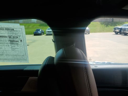 Used 2018 Lincoln Continental Reserve AWD/4WD image 16