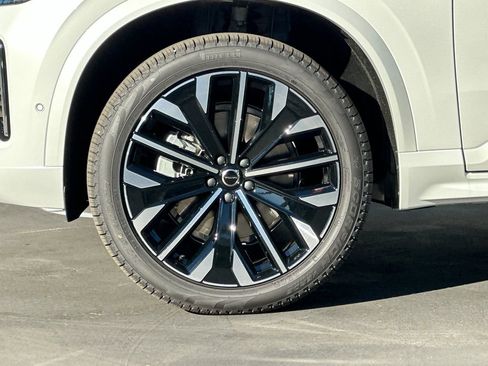 New 2026 Volvo XC90 B6 Plus w/ Protection Package Premier image 26