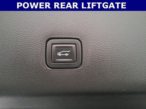 Used 2023 Chevrolet Traverse RS image 22