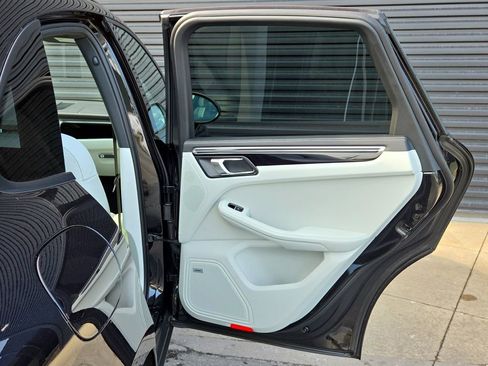 New 2026 Porsche Macan image 22