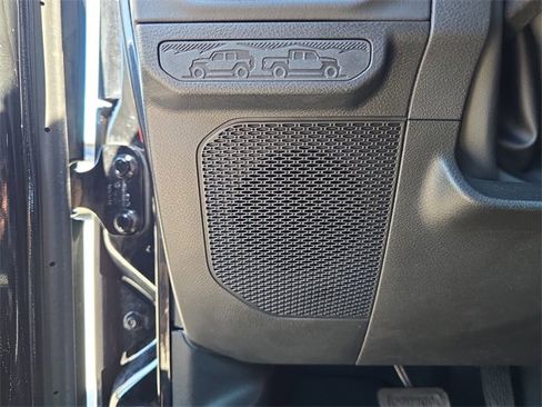 Used 2025 Jeep Wrangler Sahara image 14