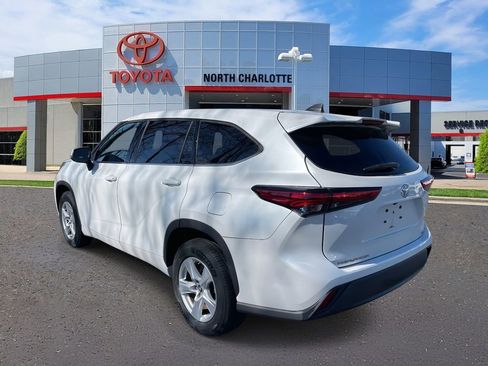 Used 2022 Toyota Highlander LE image 7