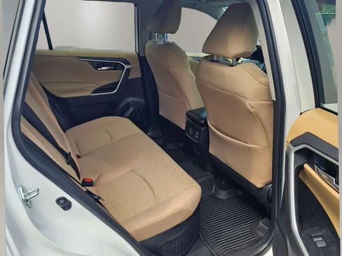 Used 2022 Toyota RAV4 XLE w/ XLE Grade Weather Package AWD/4WD image 9