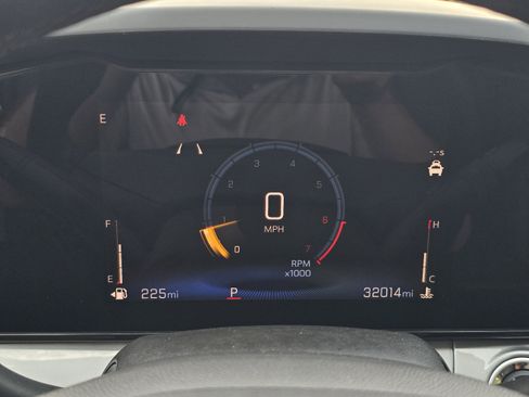 Used 2025 Chevrolet Trax LT w/ LT Convenience Package FWD image 17